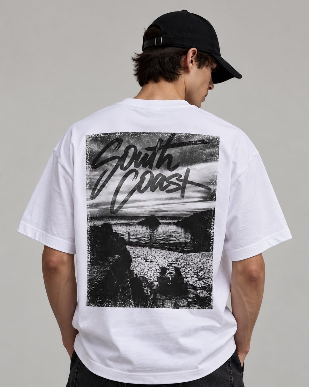 Coastal Frame Tee Bianca, indossata di spalle